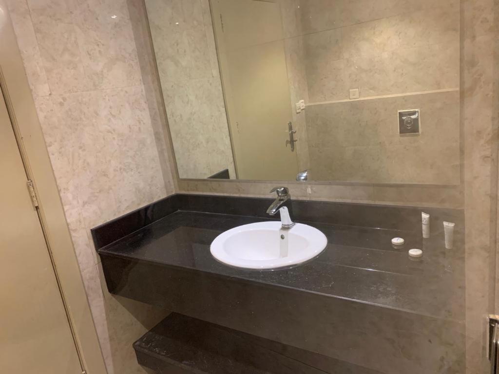 Almakan Hotel 113 Рияд Екстериор снимка